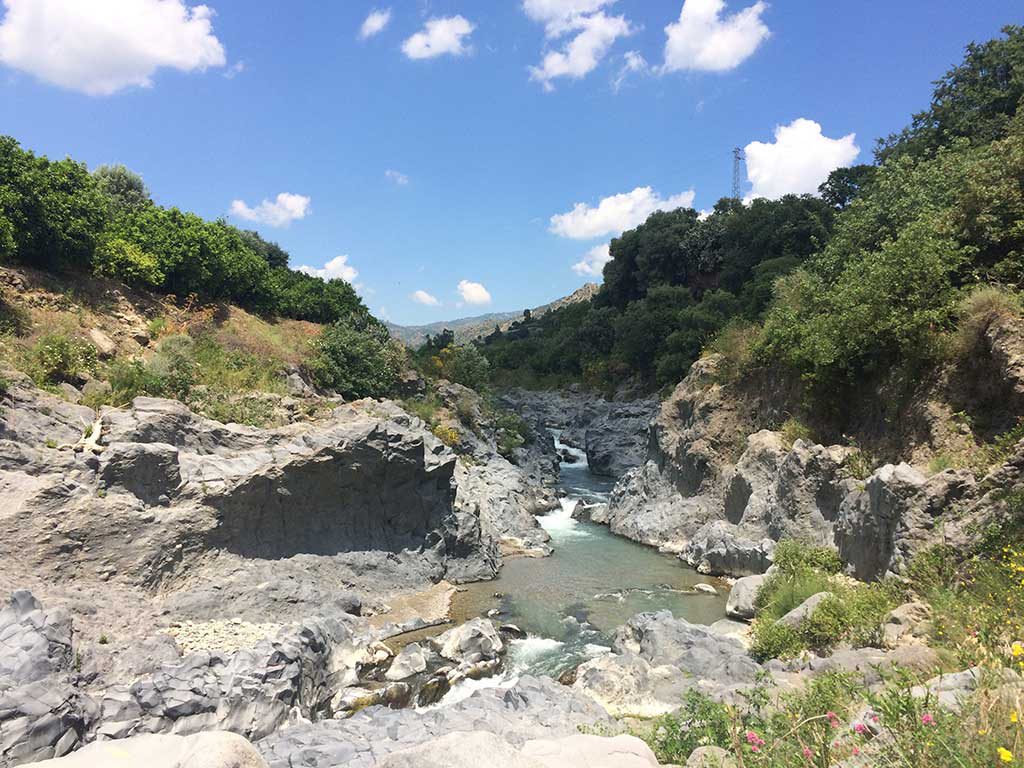 gole-dell-alcantara-einzigartige-schlucht